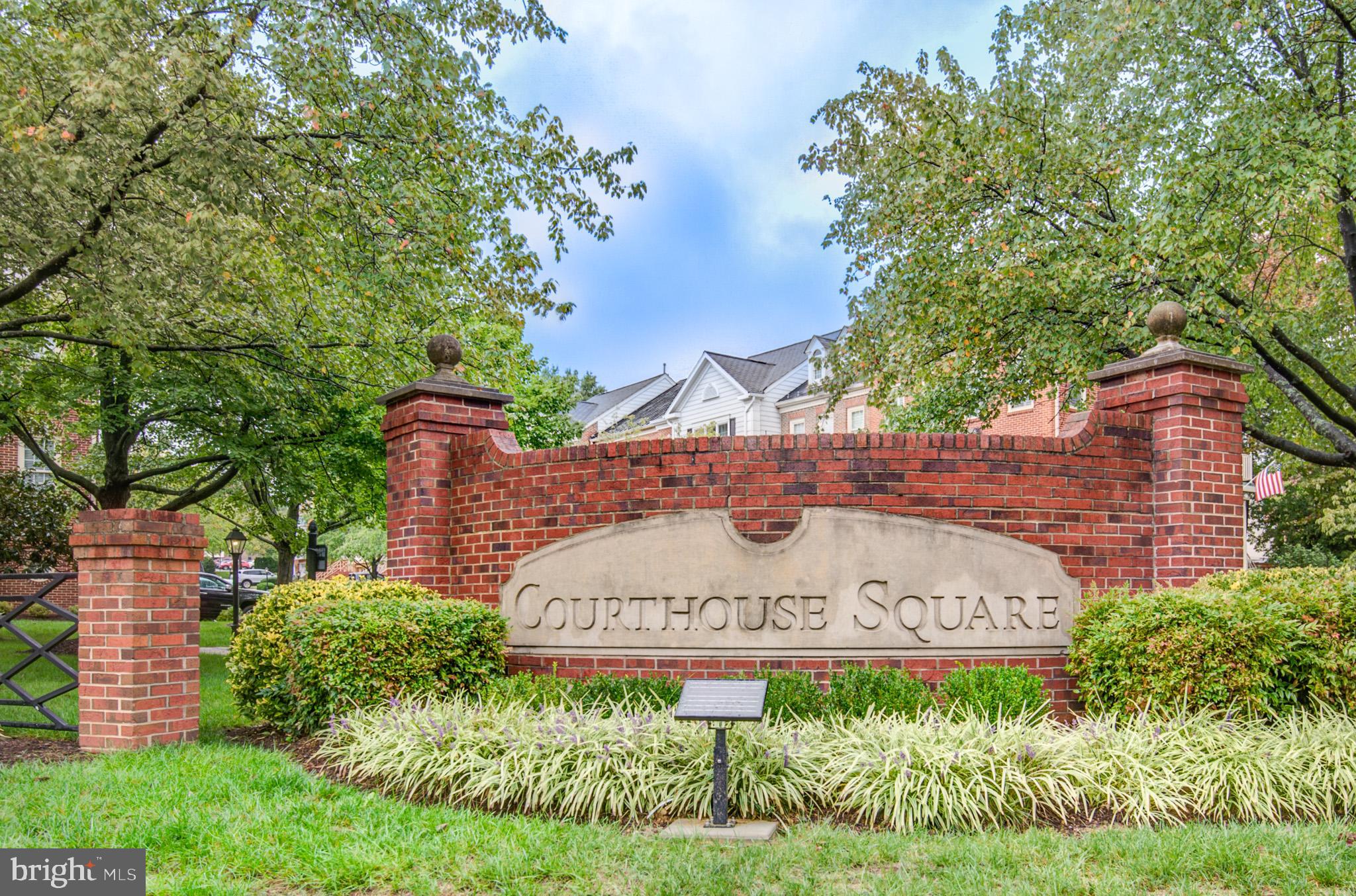 COURTHOUSE SQUARE - Residential