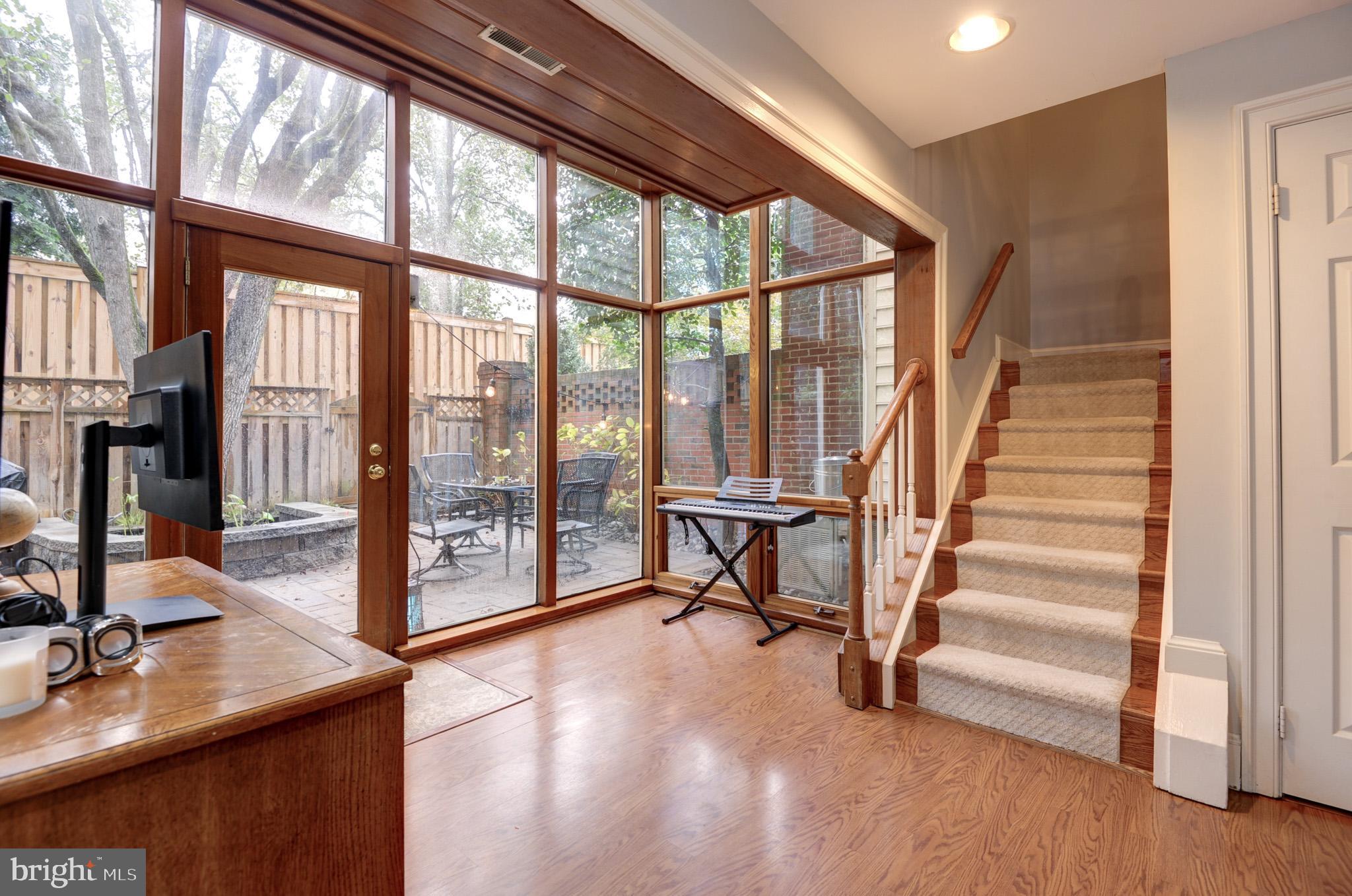 COURTHOUSE SQUARE - Residential