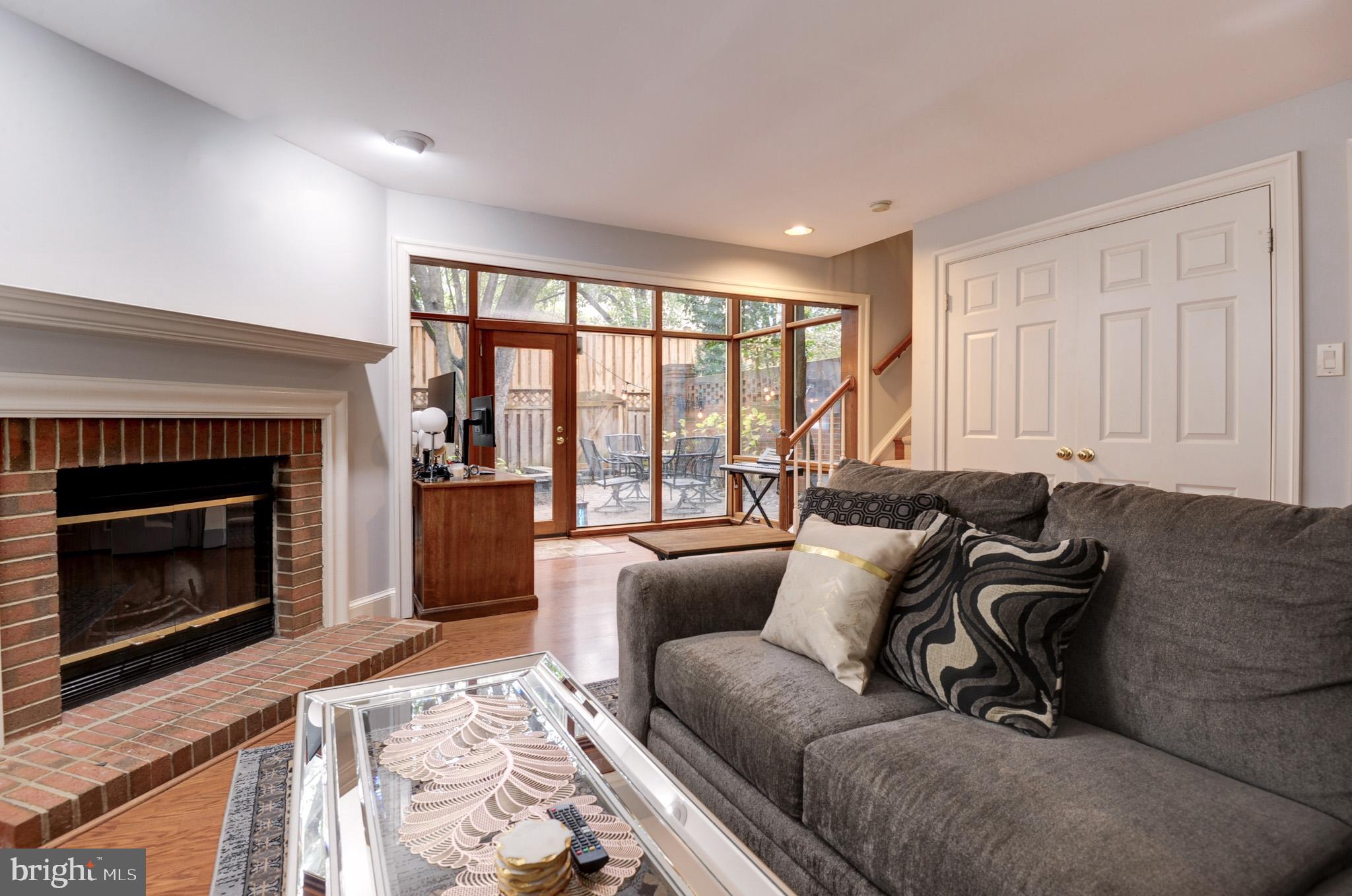 COURTHOUSE SQUARE - Residential