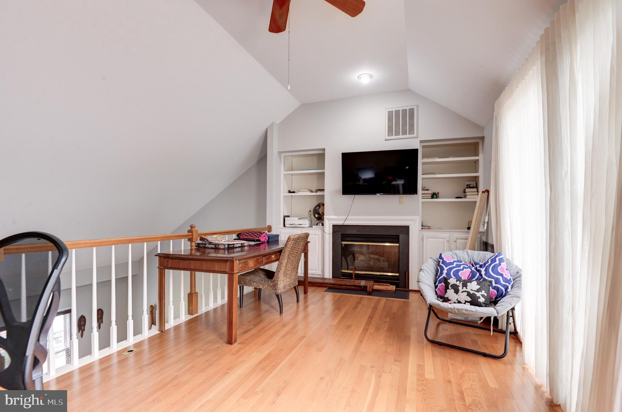 COURTHOUSE SQUARE - Residential