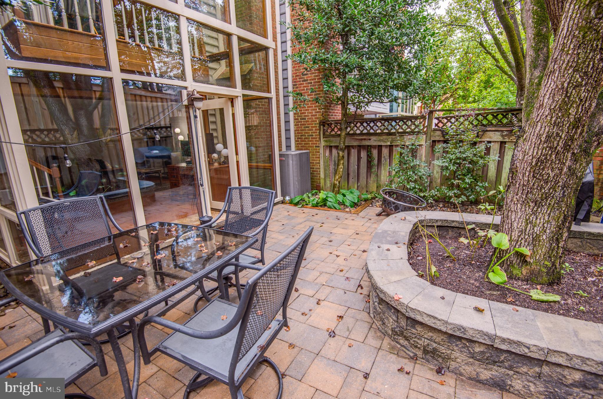 COURTHOUSE SQUARE - Residential