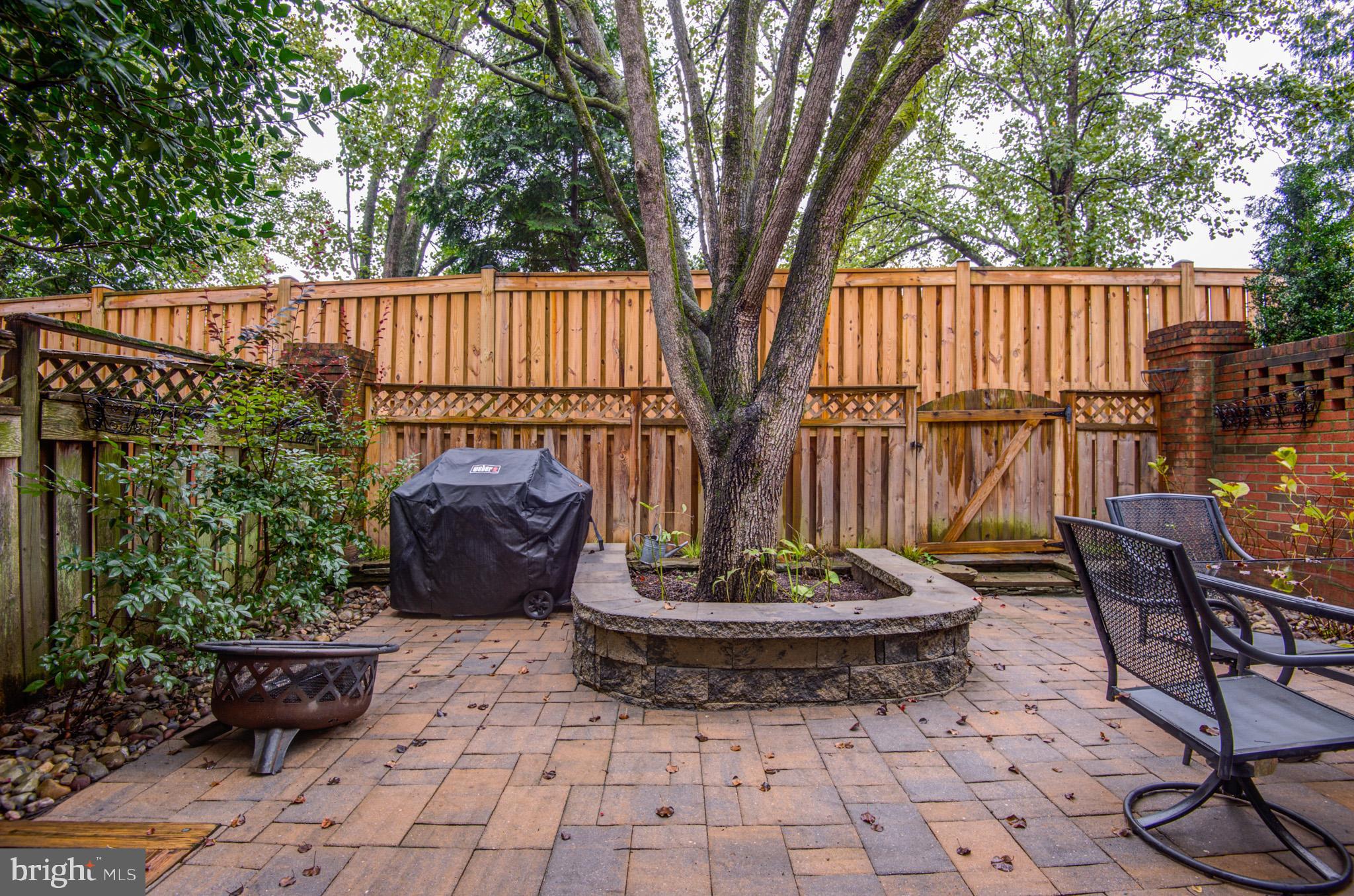 COURTHOUSE SQUARE - Residential