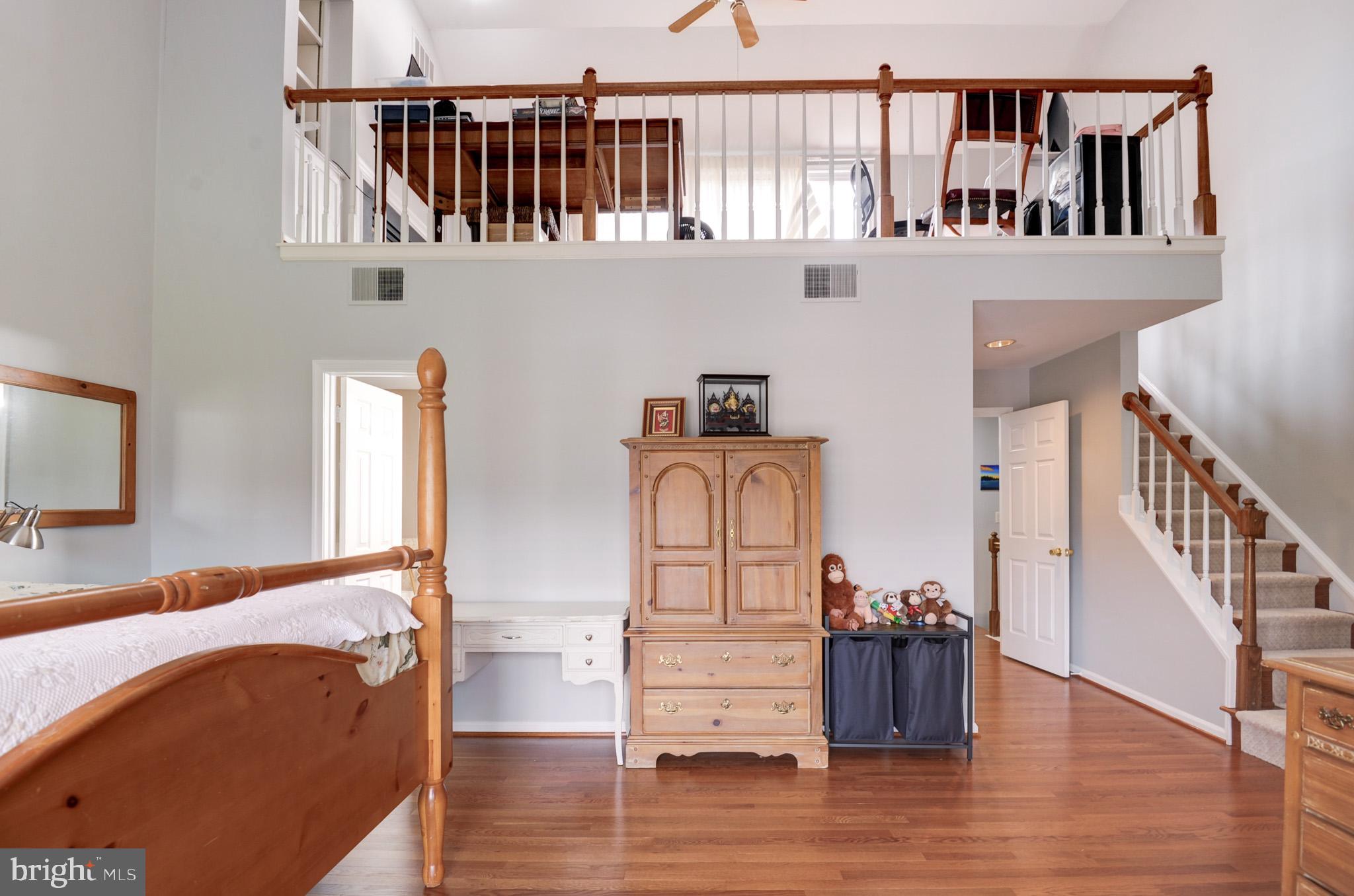 COURTHOUSE SQUARE - Residential