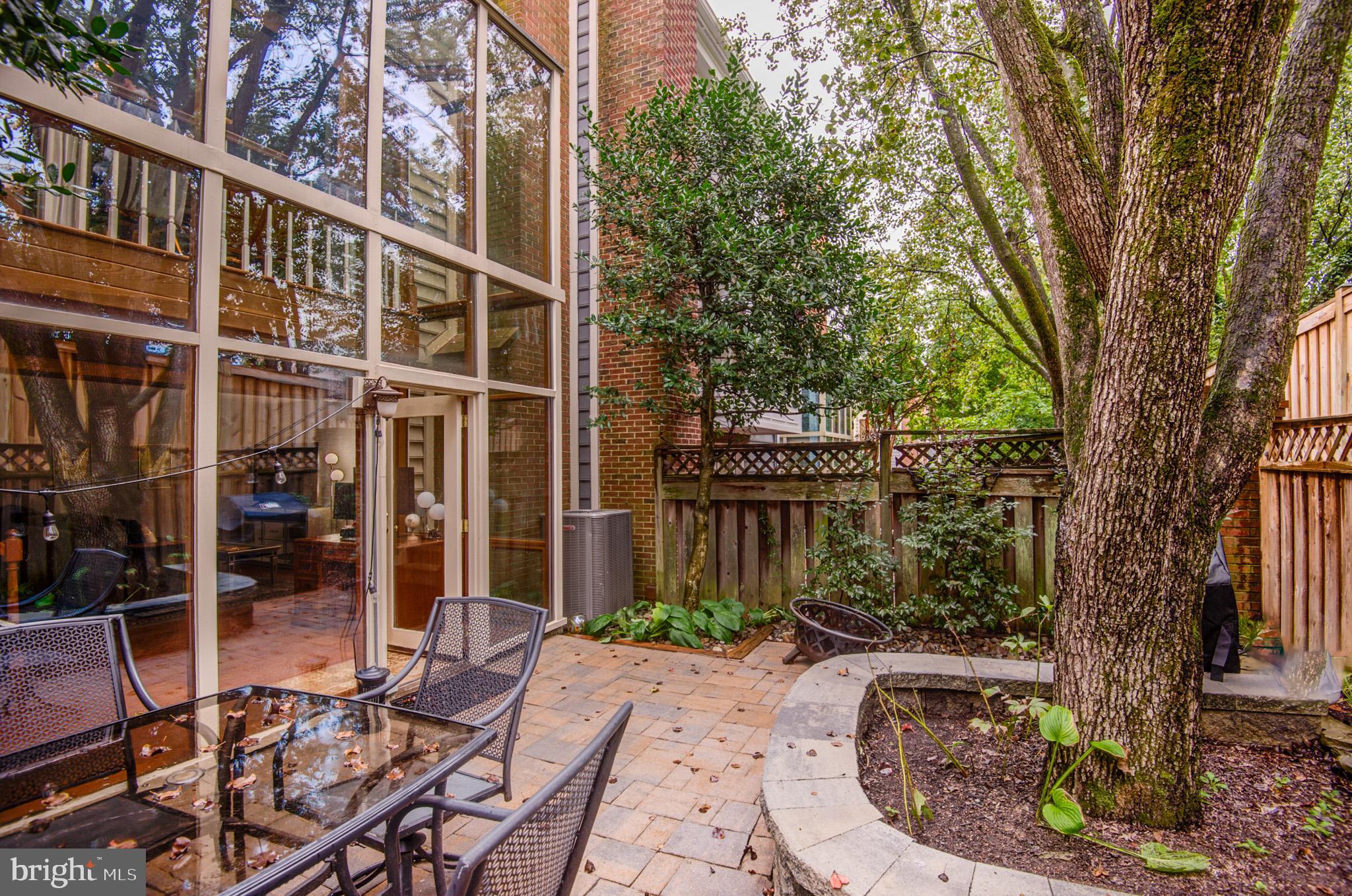 COURTHOUSE SQUARE - Residential