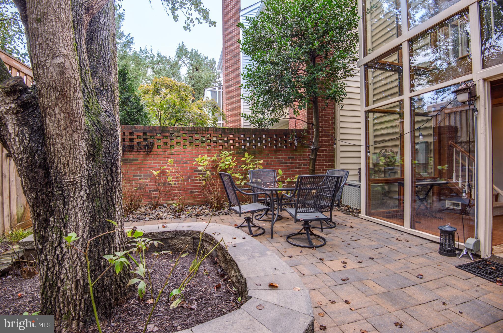 COURTHOUSE SQUARE - Residential