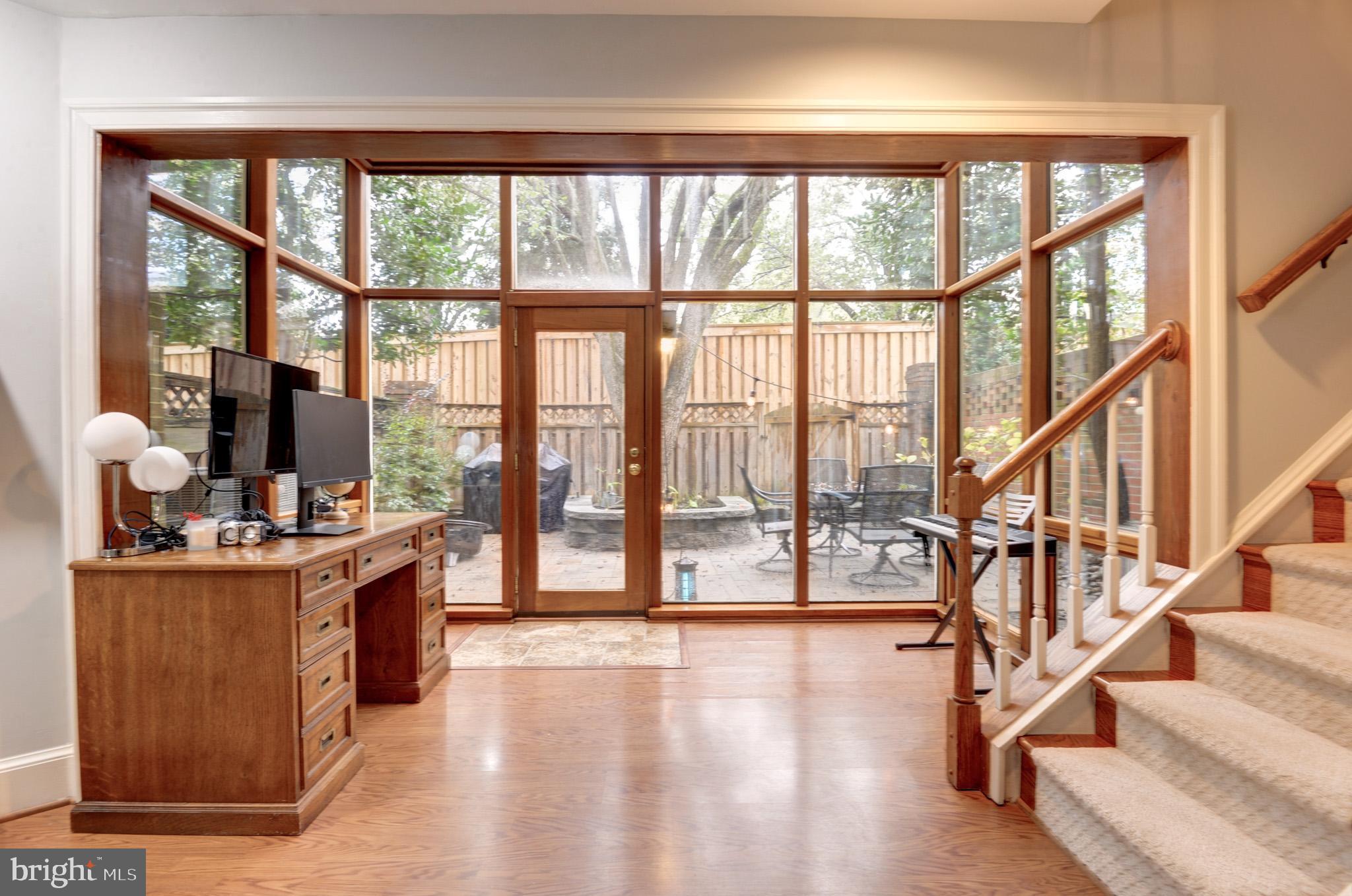 COURTHOUSE SQUARE - Residential