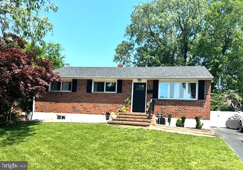 Photo of 5 Holly Drive, NEW CASTLE, DE 19720 (MLS # DENC2103344)