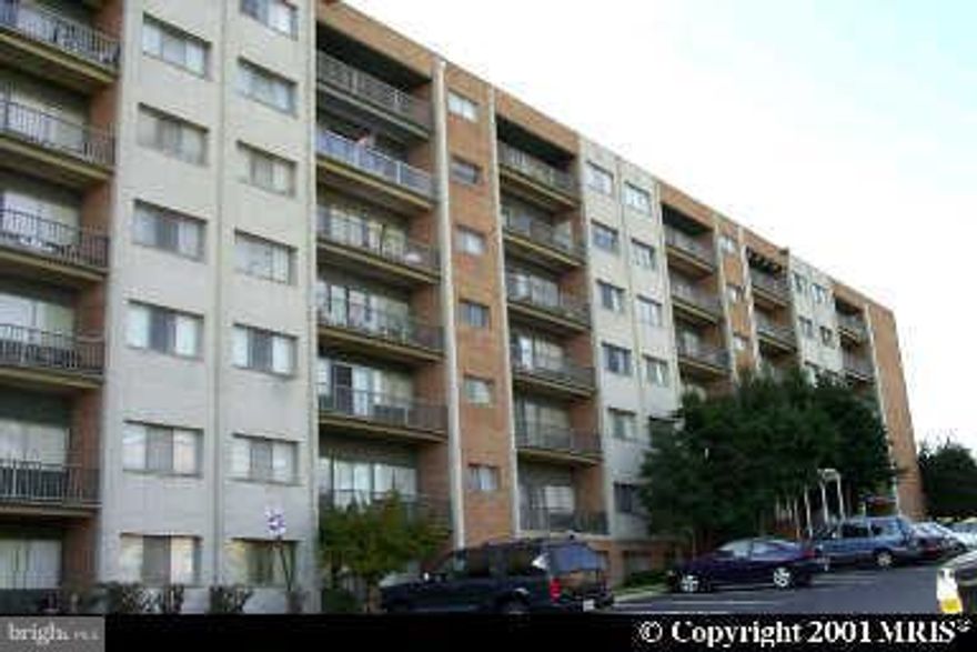 A fantastic condo in the heart of Alexandria near landmark mall, Regan National, Pentagon, Shirlington, DC, close to shops bus at your door steps. Show great and waiting for you.      ****Section 8 Vouchers Welcome****