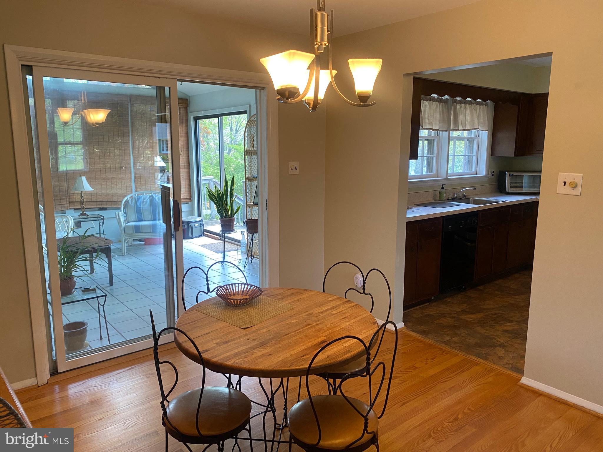 COUNTRY CLUB MANOR - Residential