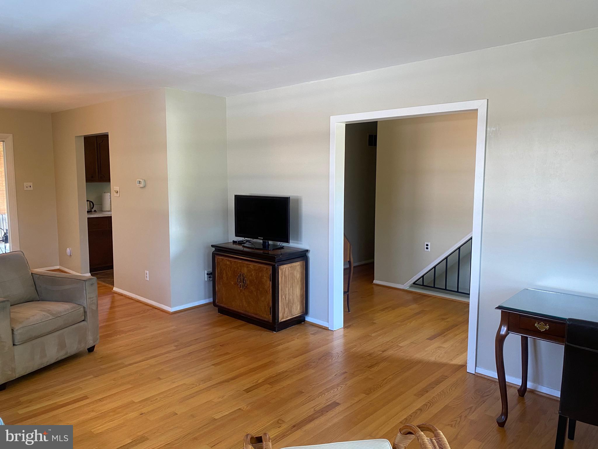 COUNTRY CLUB MANOR - Residential