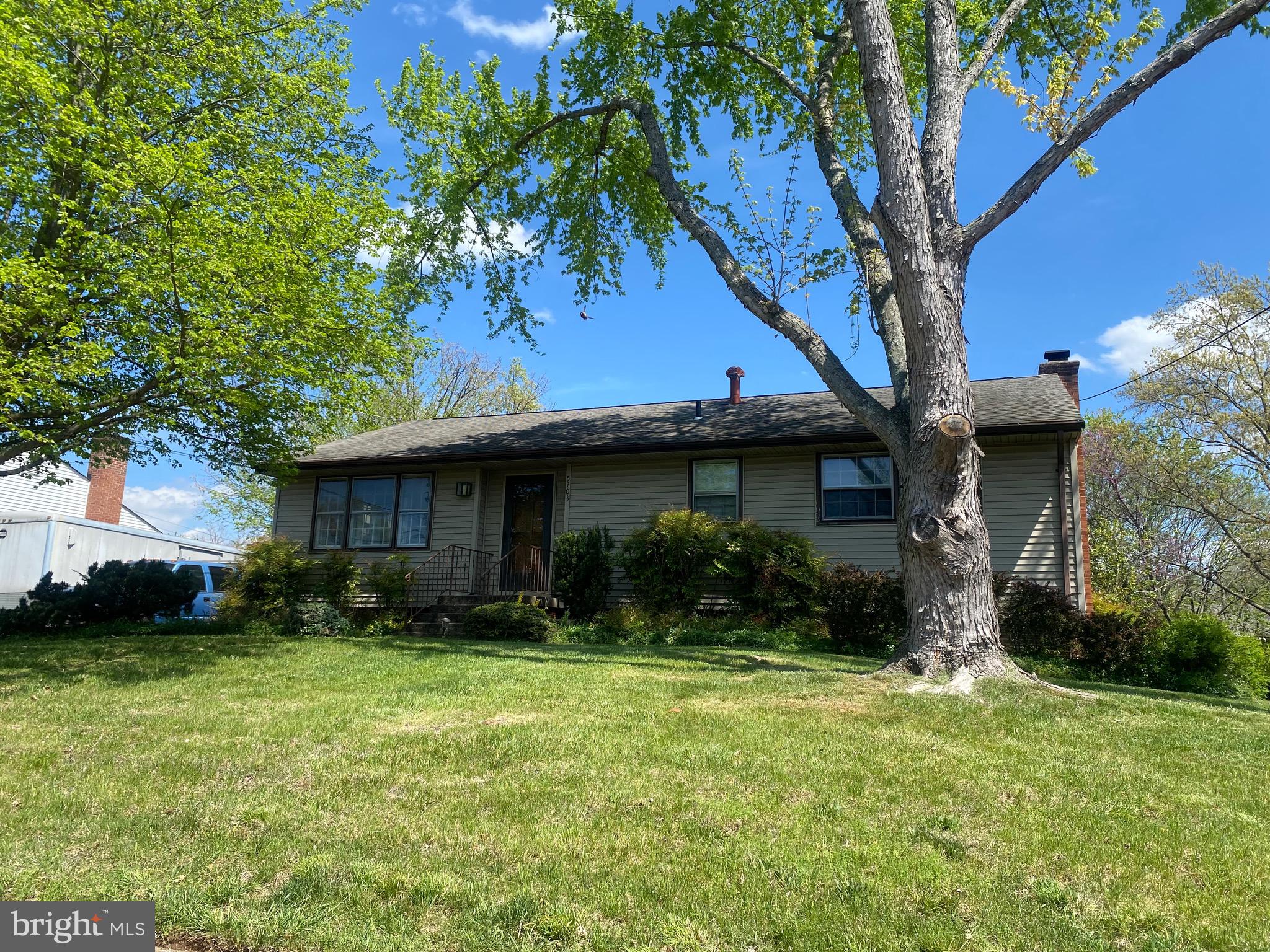 COUNTRY CLUB MANOR - Residential