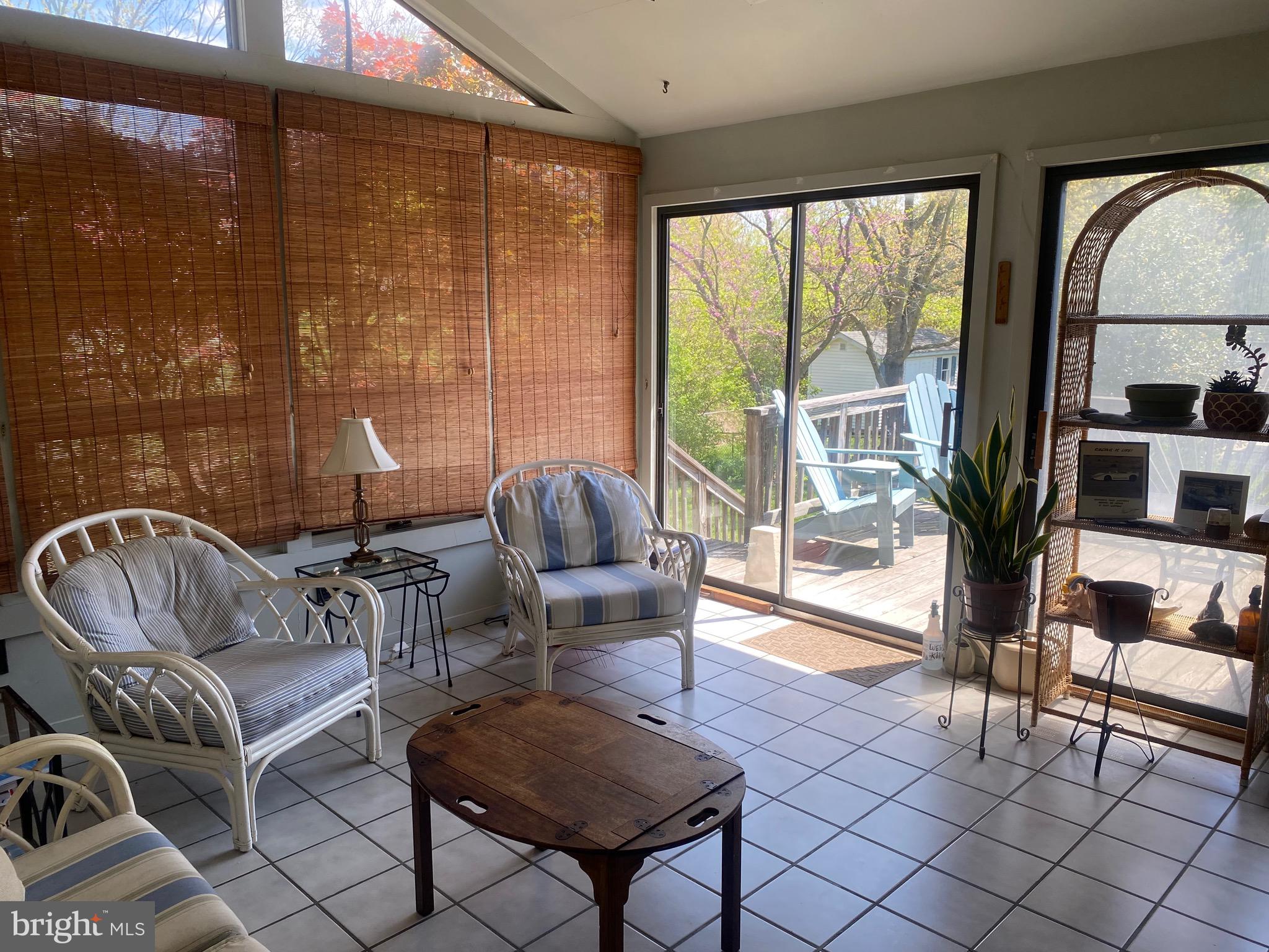 COUNTRY CLUB MANOR - Residential