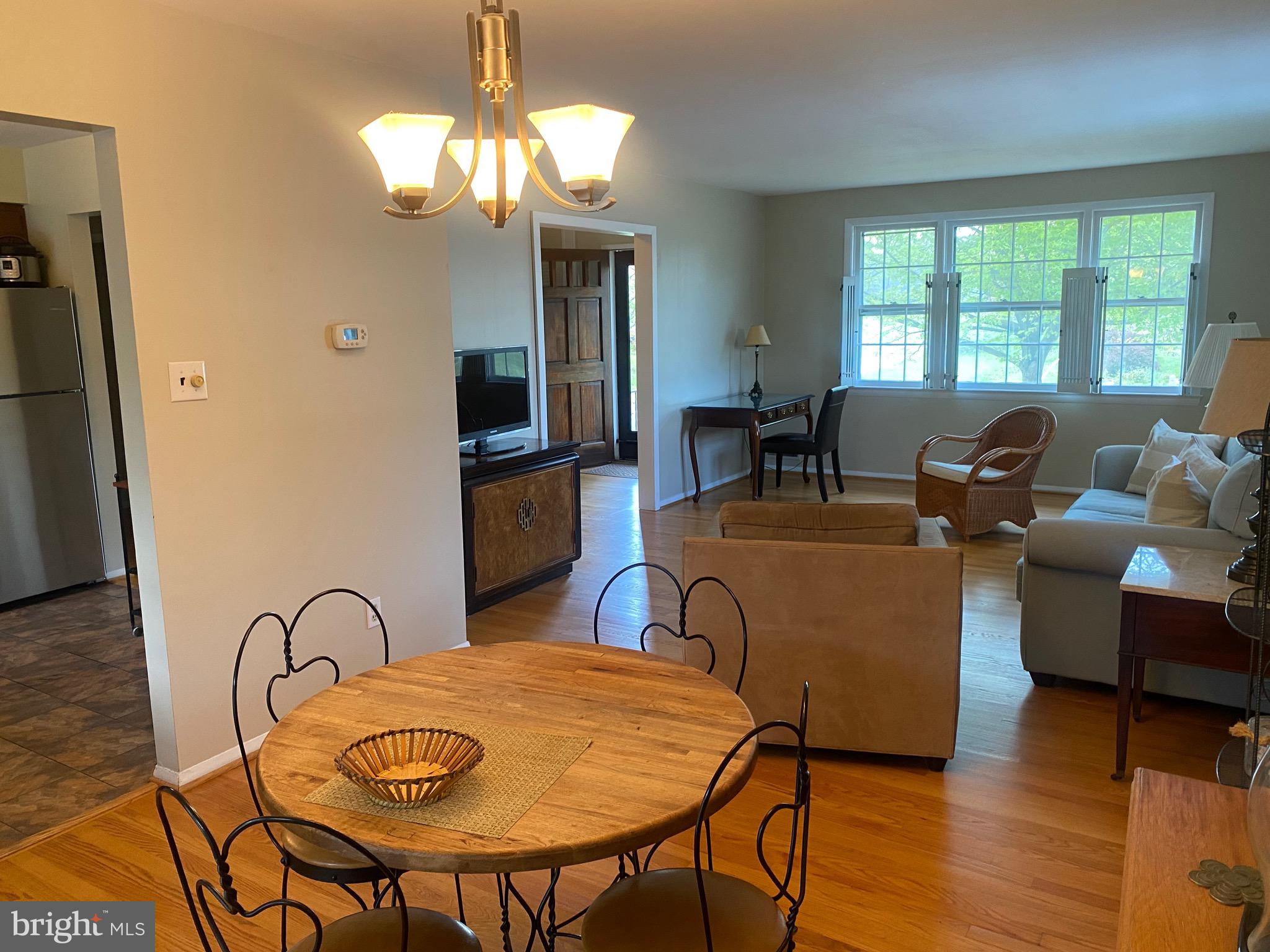 COUNTRY CLUB MANOR - Residential