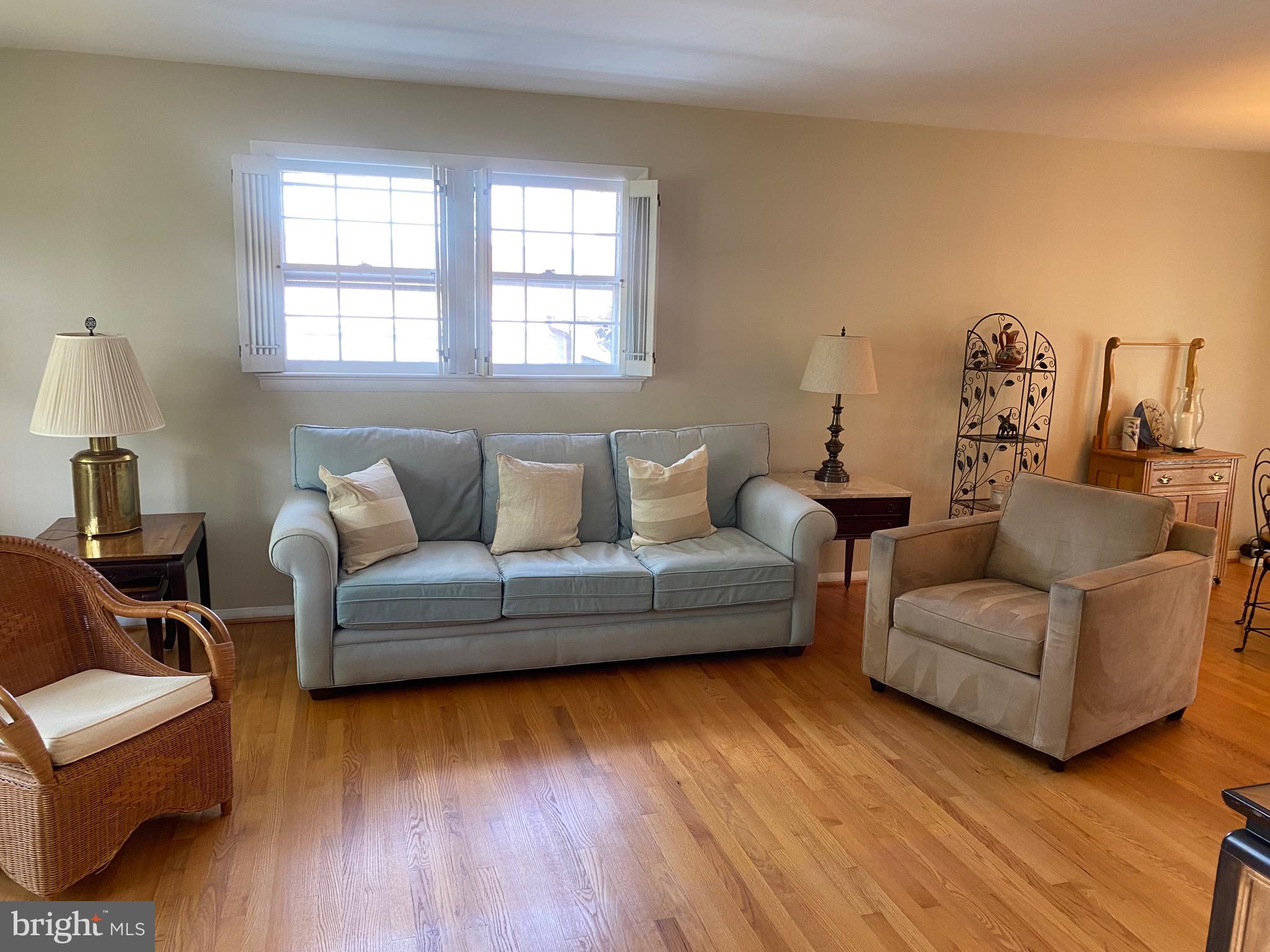 COUNTRY CLUB MANOR - Residential