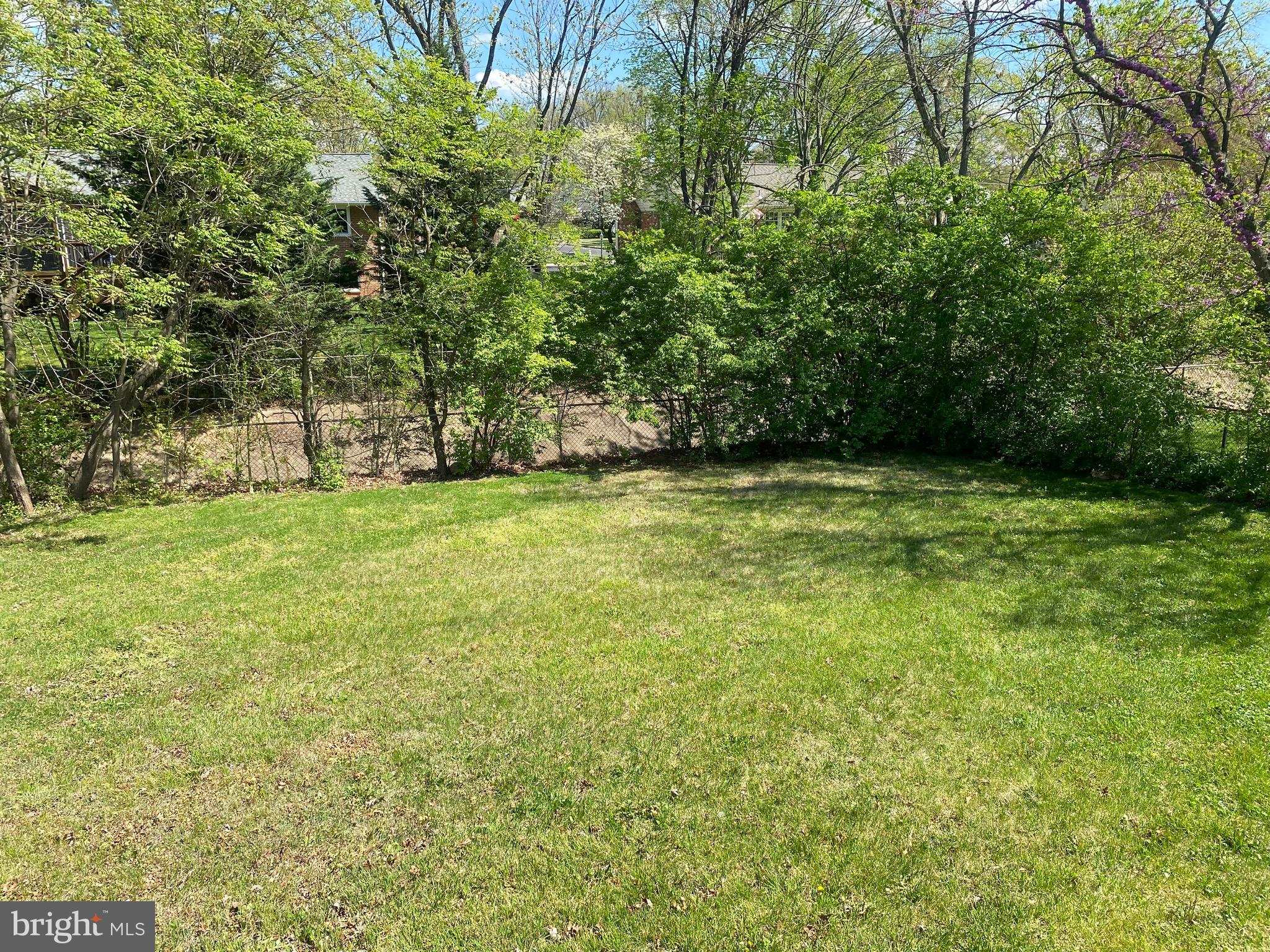 COUNTRY CLUB MANOR - Residential