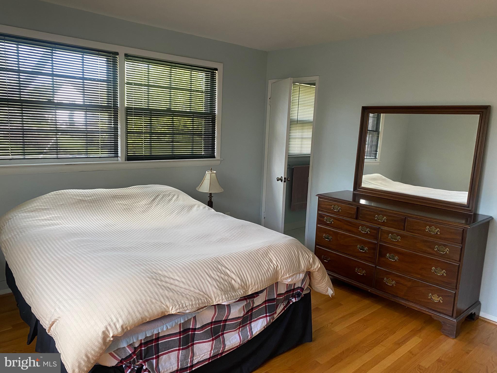 COUNTRY CLUB MANOR - Residential