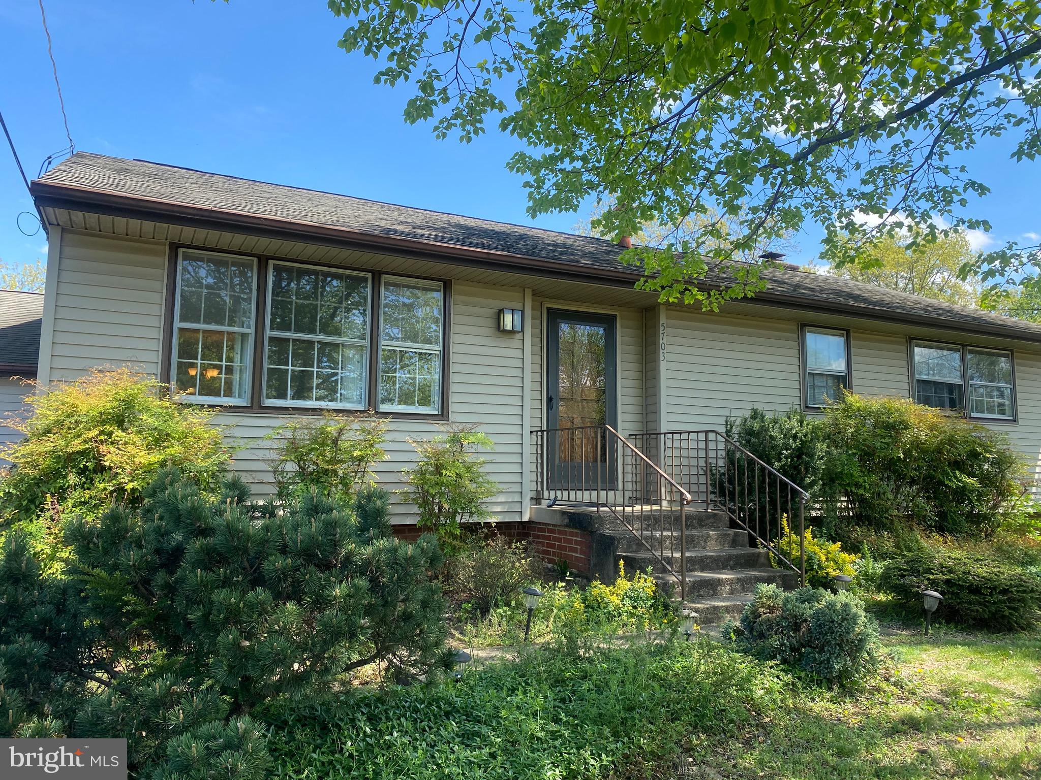 COUNTRY CLUB MANOR - Residential