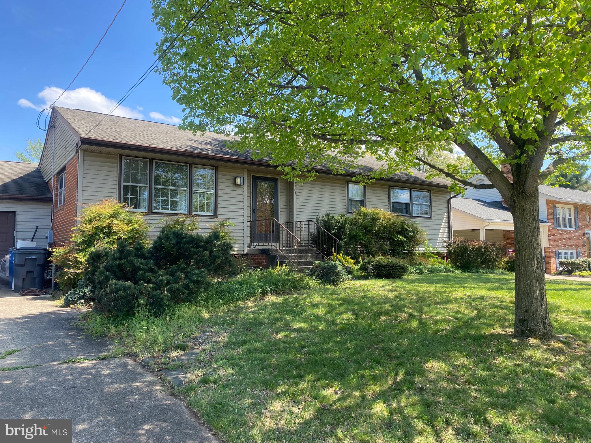 COUNTRY CLUB MANOR - Residential