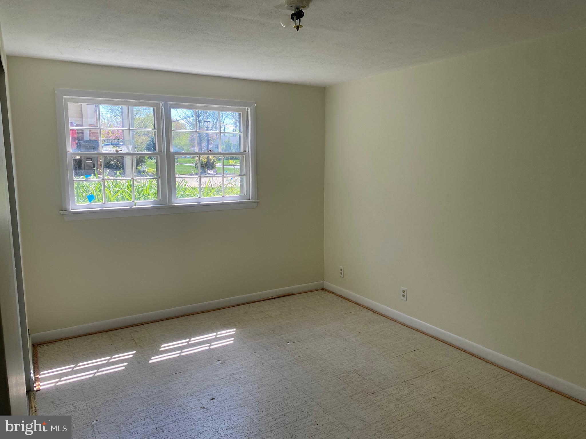 COUNTRY CLUB MANOR - Residential