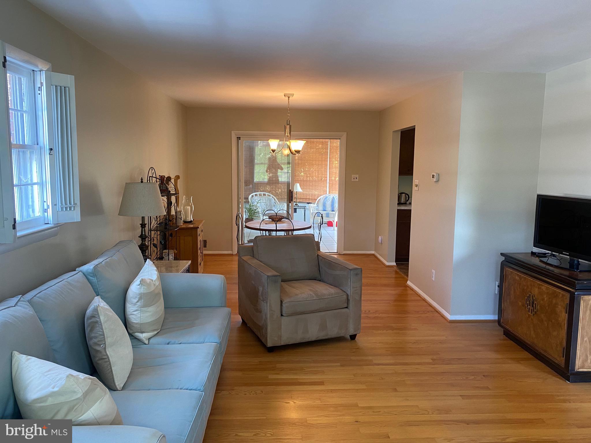 COUNTRY CLUB MANOR - Residential