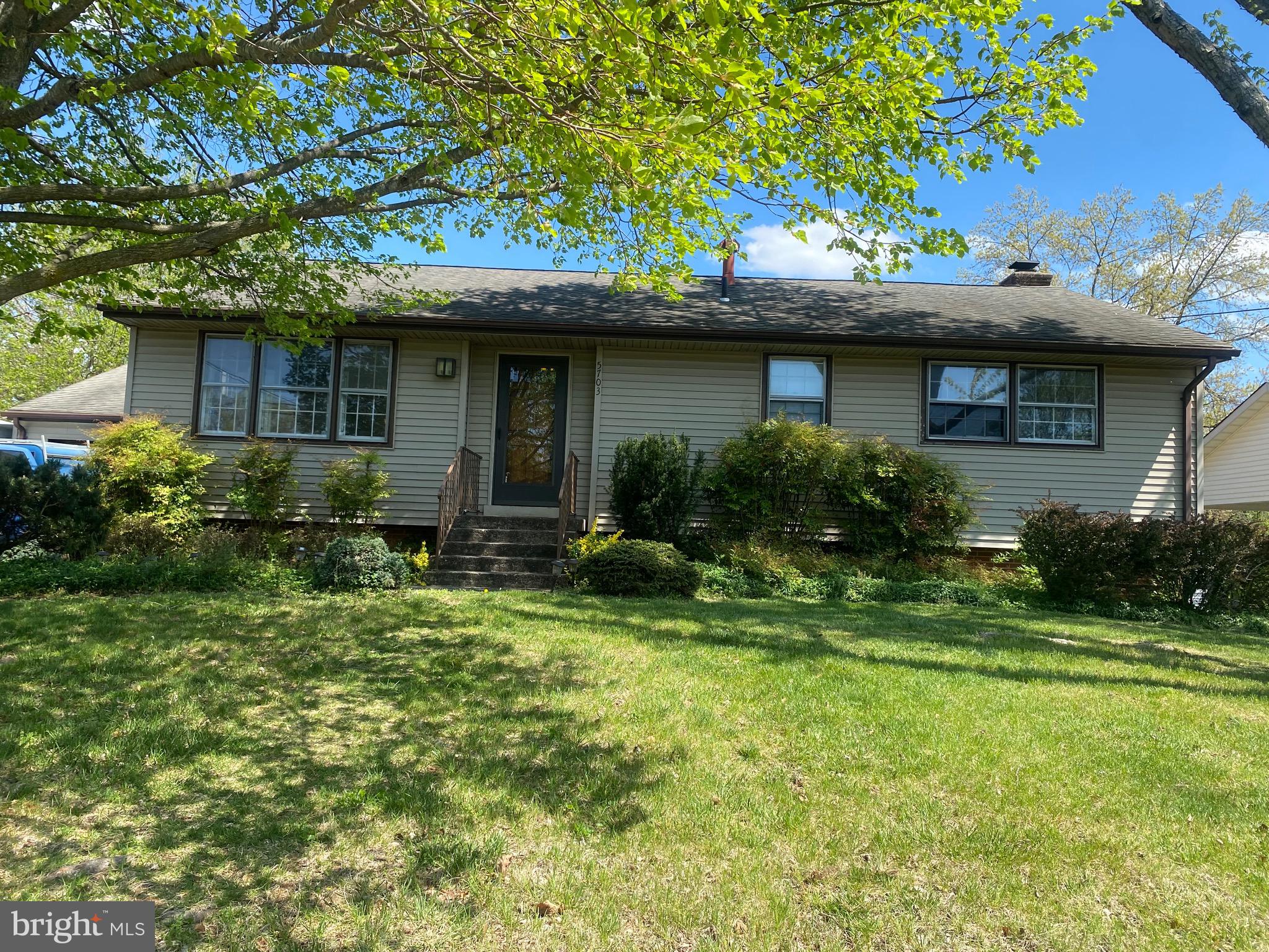 COUNTRY CLUB MANOR - Residential