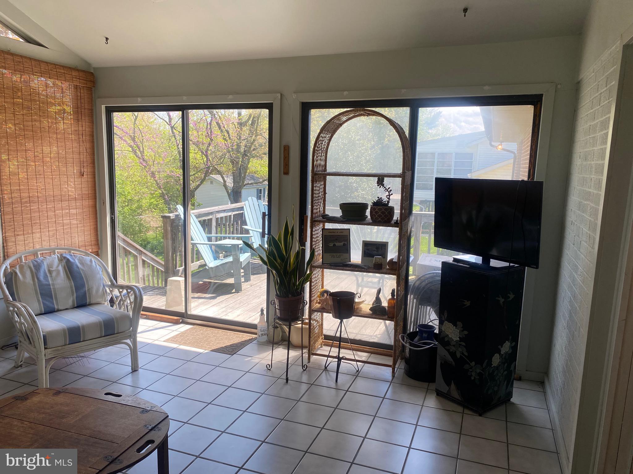 COUNTRY CLUB MANOR - Residential