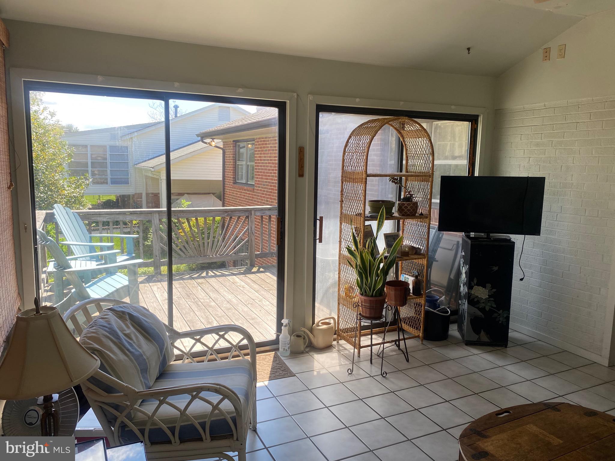 COUNTRY CLUB MANOR - Residential