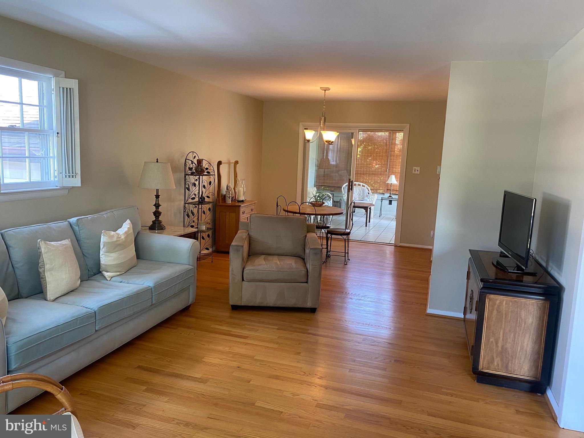 COUNTRY CLUB MANOR - Residential