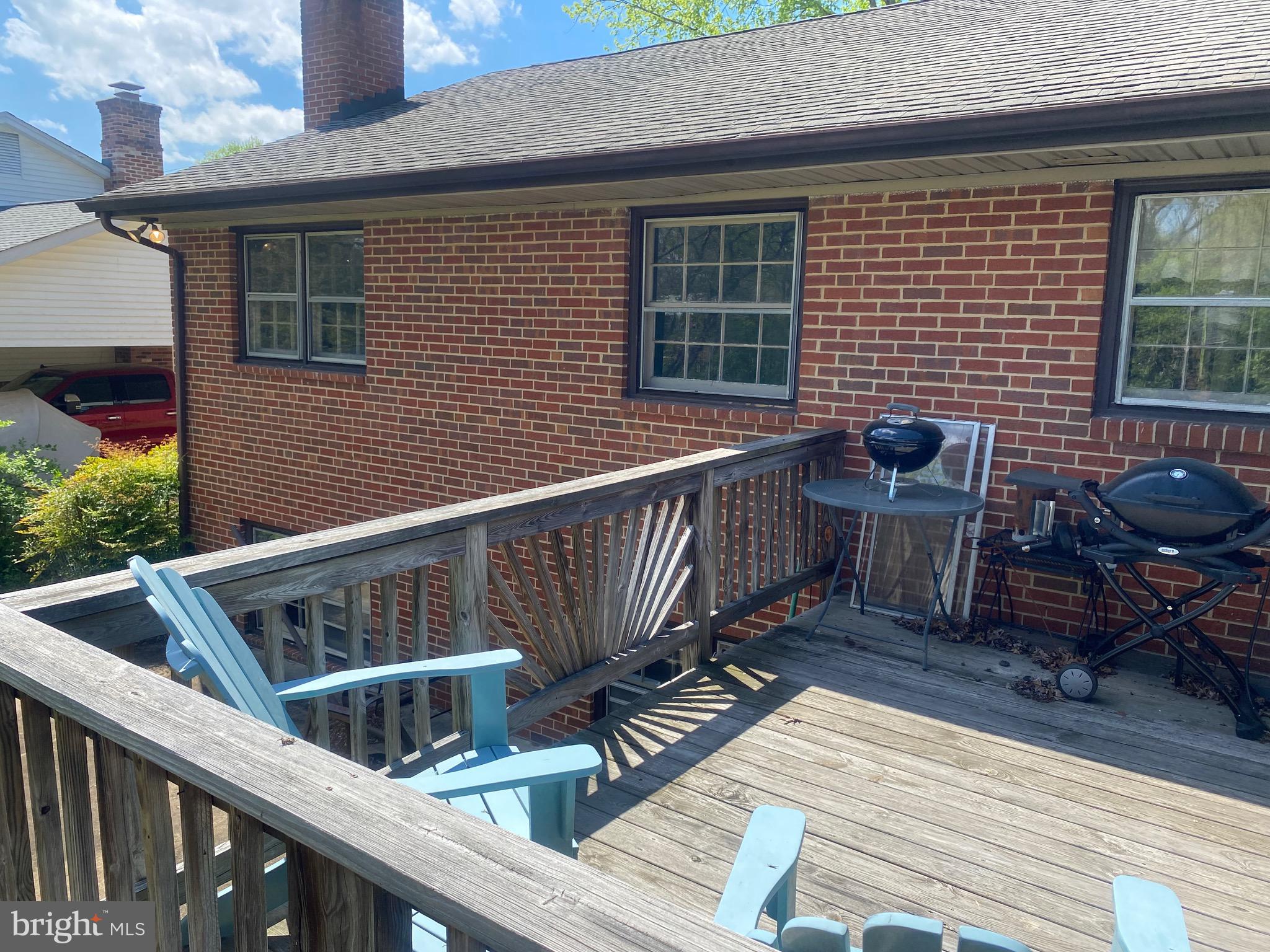 COUNTRY CLUB MANOR - Residential