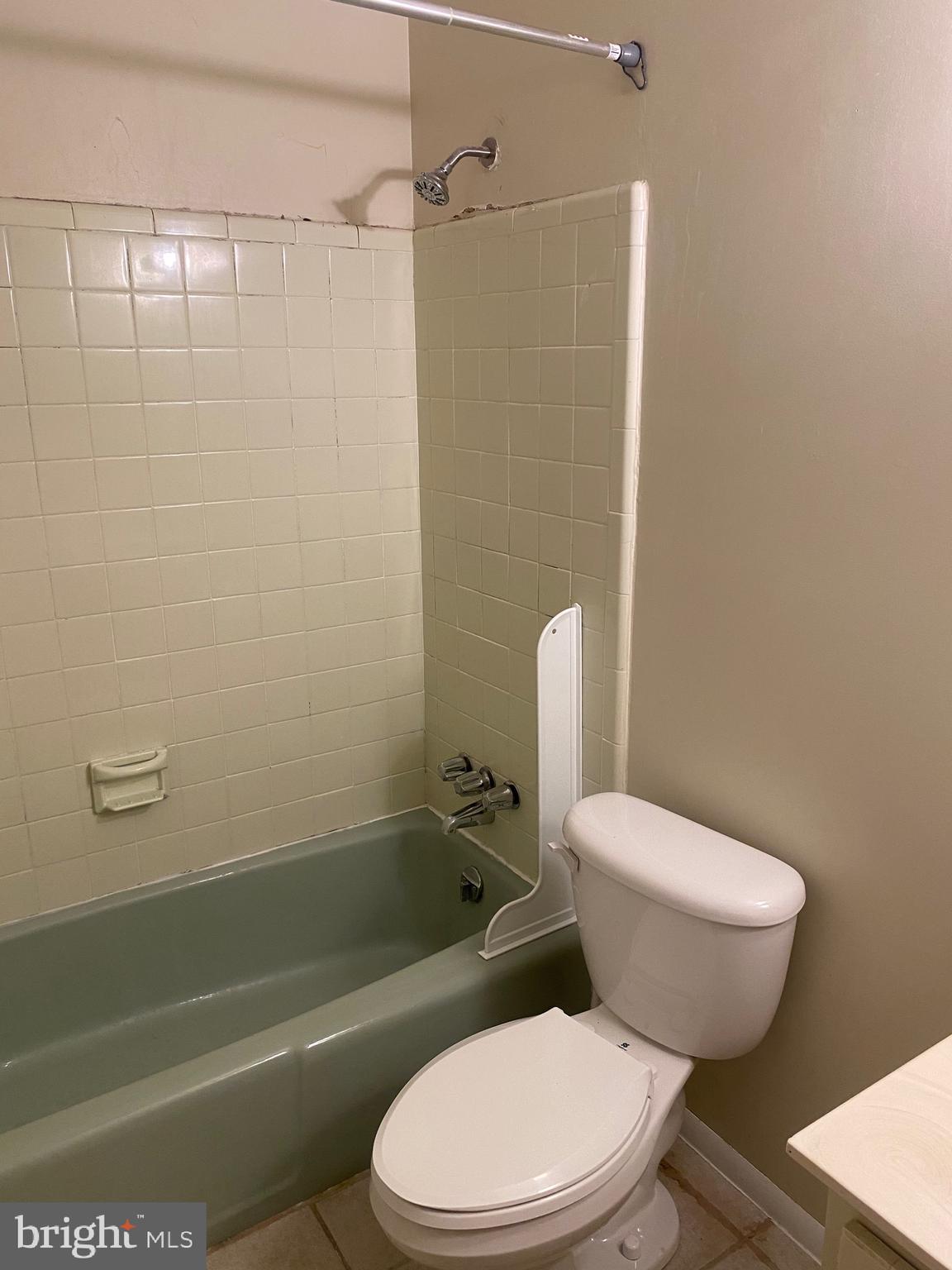 COUNTRY CLUB MANOR - Residential