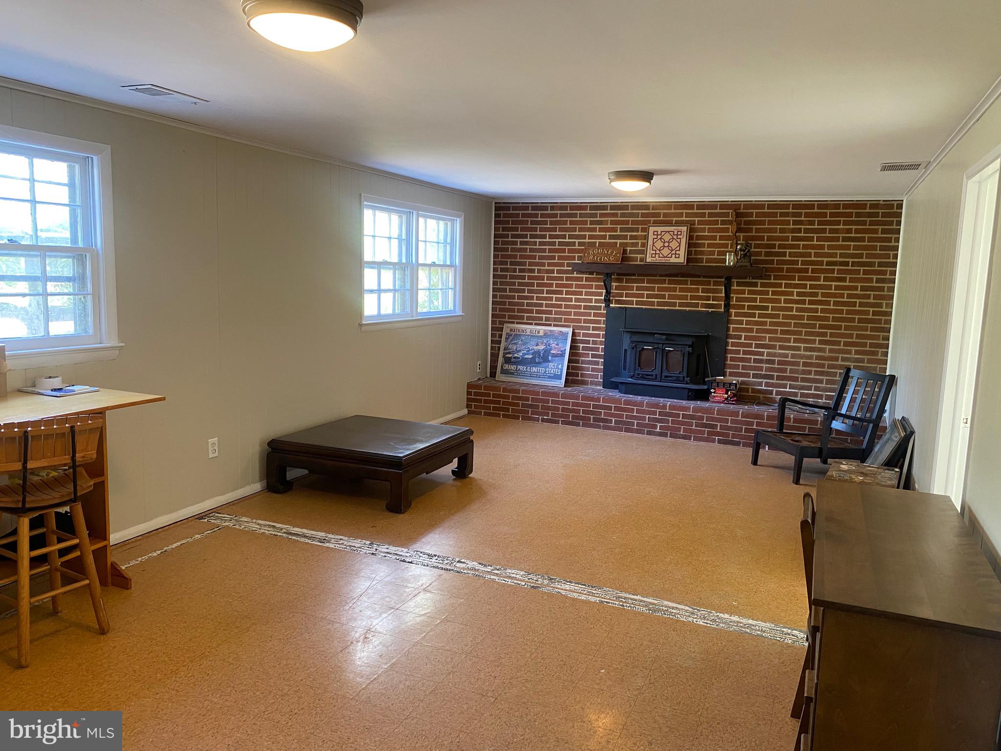 COUNTRY CLUB MANOR - Residential