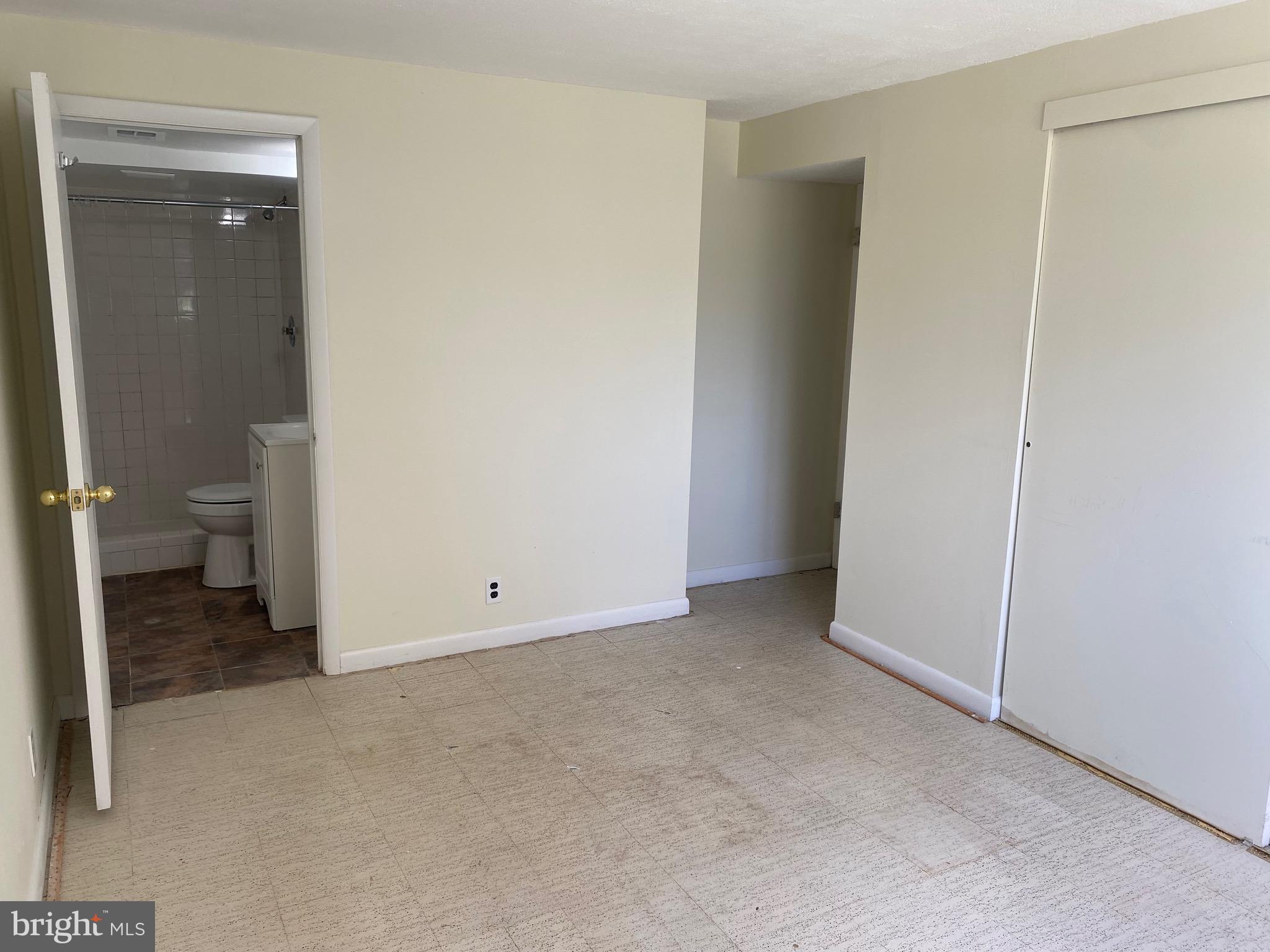 COUNTRY CLUB MANOR - Residential