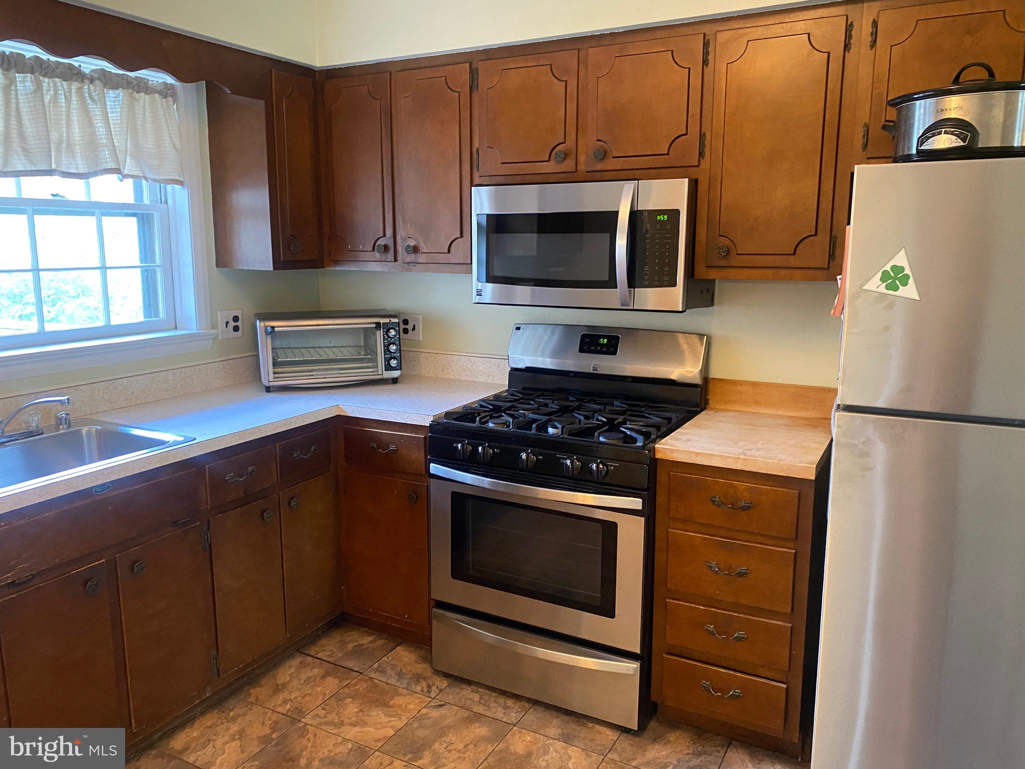 COUNTRY CLUB MANOR - Residential