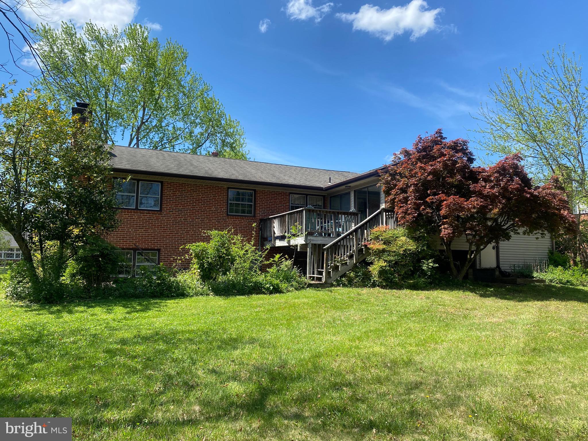 COUNTRY CLUB MANOR - Residential