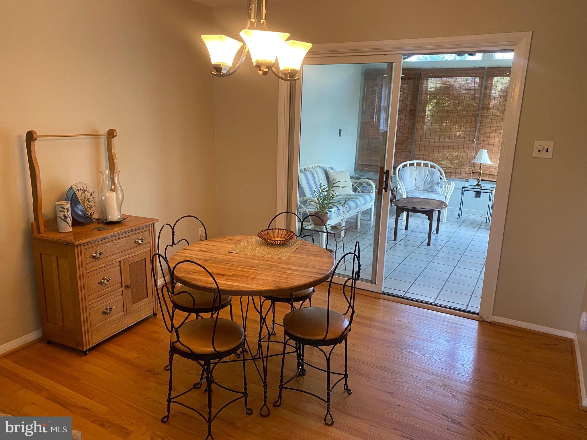 COUNTRY CLUB MANOR - Residential