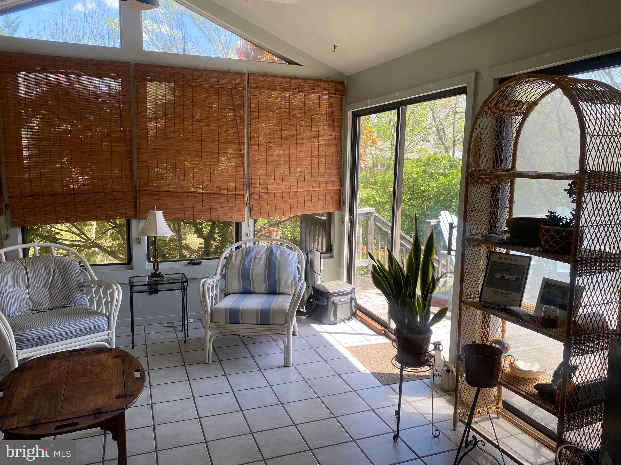 COUNTRY CLUB MANOR - Residential