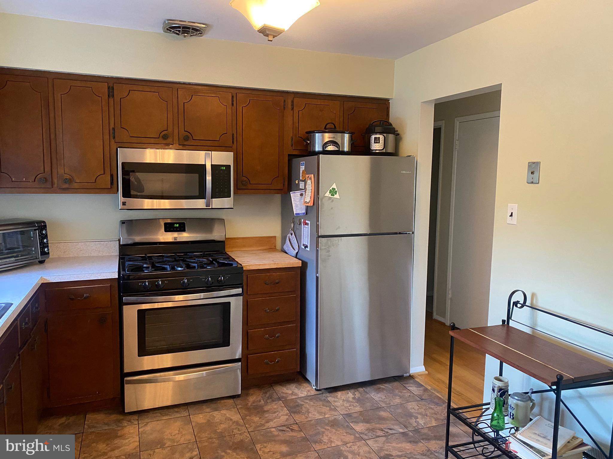 COUNTRY CLUB MANOR - Residential