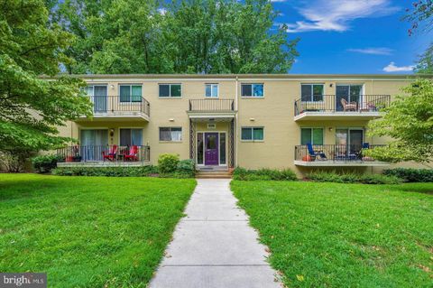 Photo of 10619 Montrose Avenue #202, BETHESDA, MD 20814 (MLS # MDMC2210872)