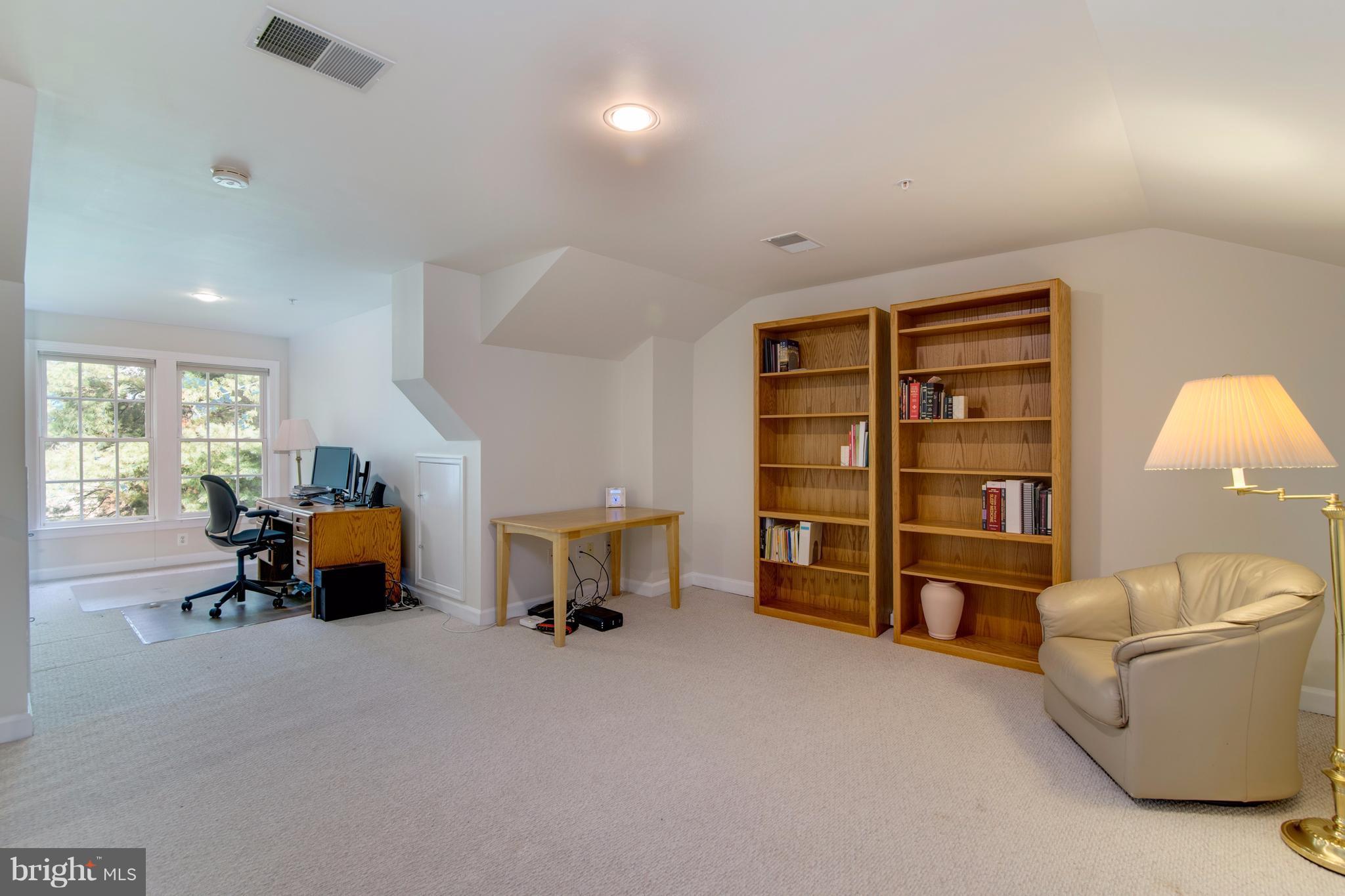 MADISON MANOR - Residential