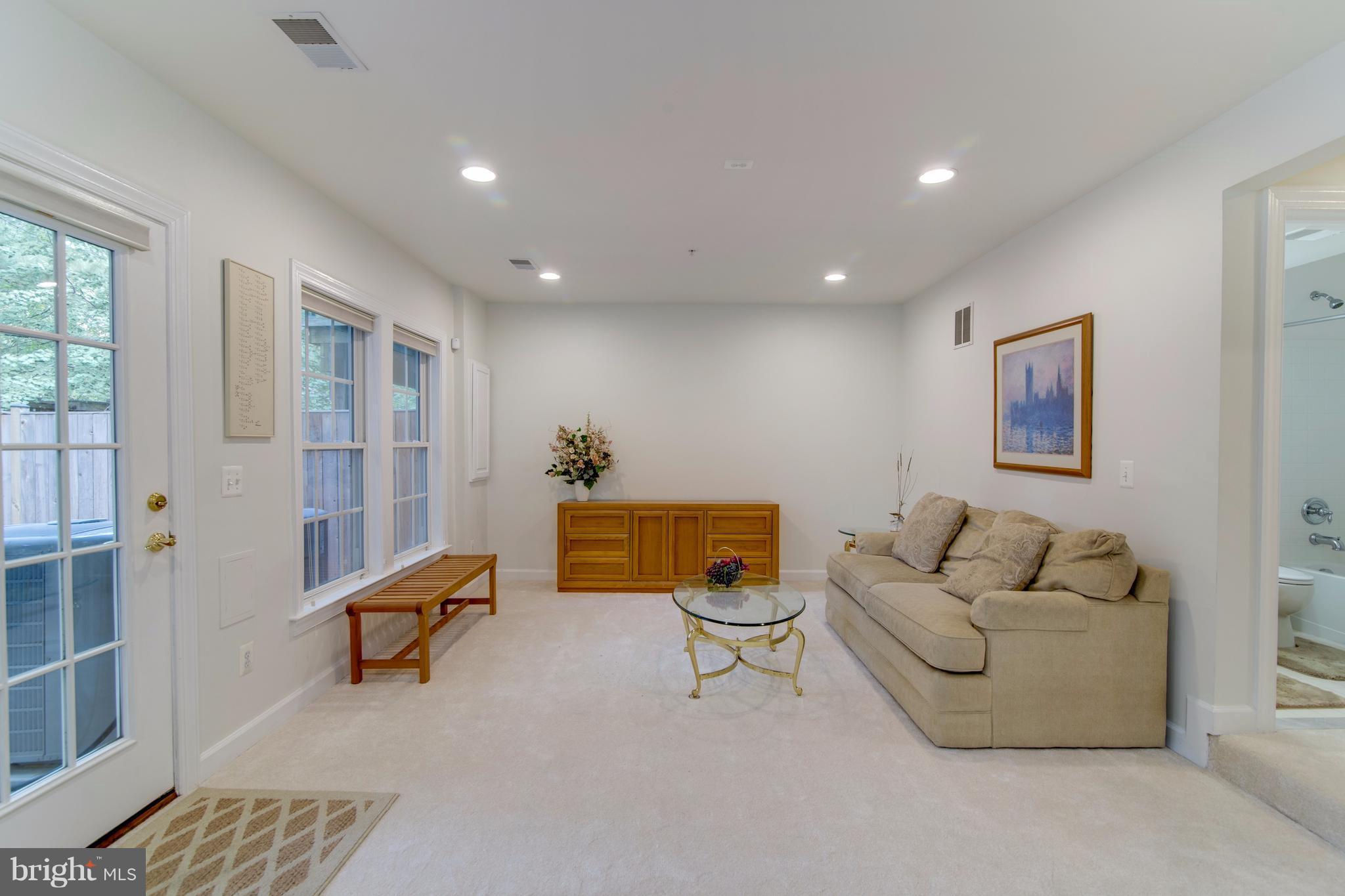 MADISON MANOR - Residential