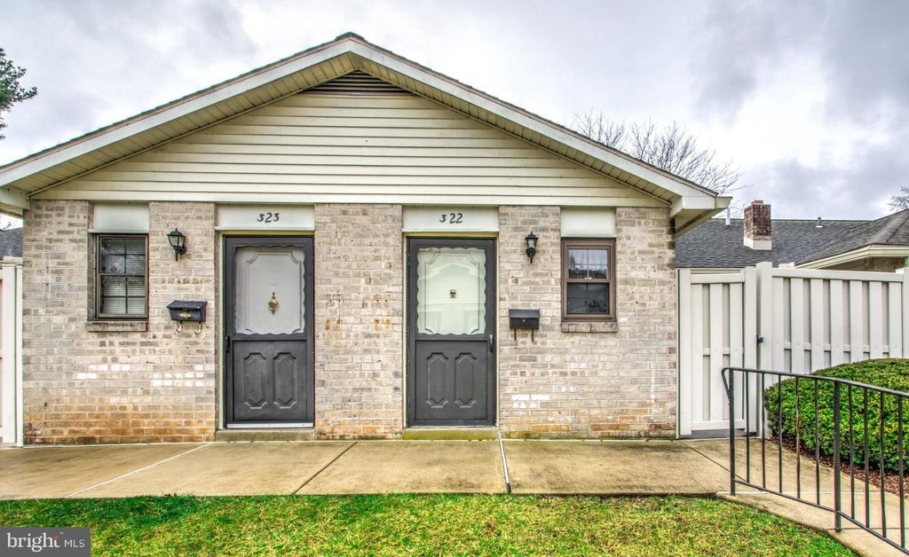 Photo of 322 Valleybrook Drive, Lancaster, PA 17601 (MLS # PALA2047814)