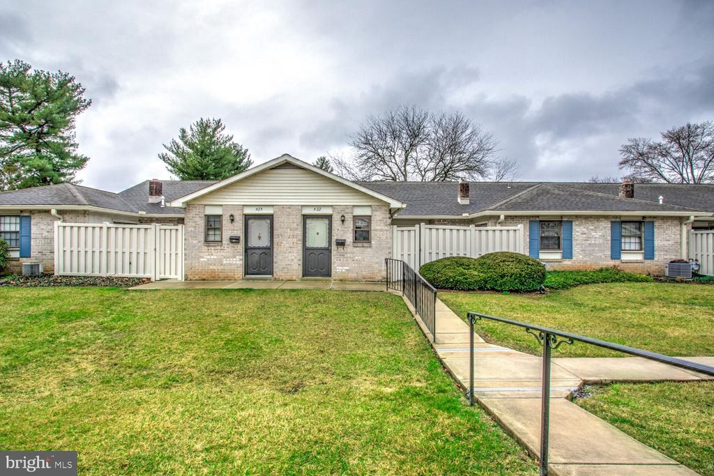 Photo of 322 Valleybrook Drive, Lancaster, PA 17601 (MLS # PALA2047814)