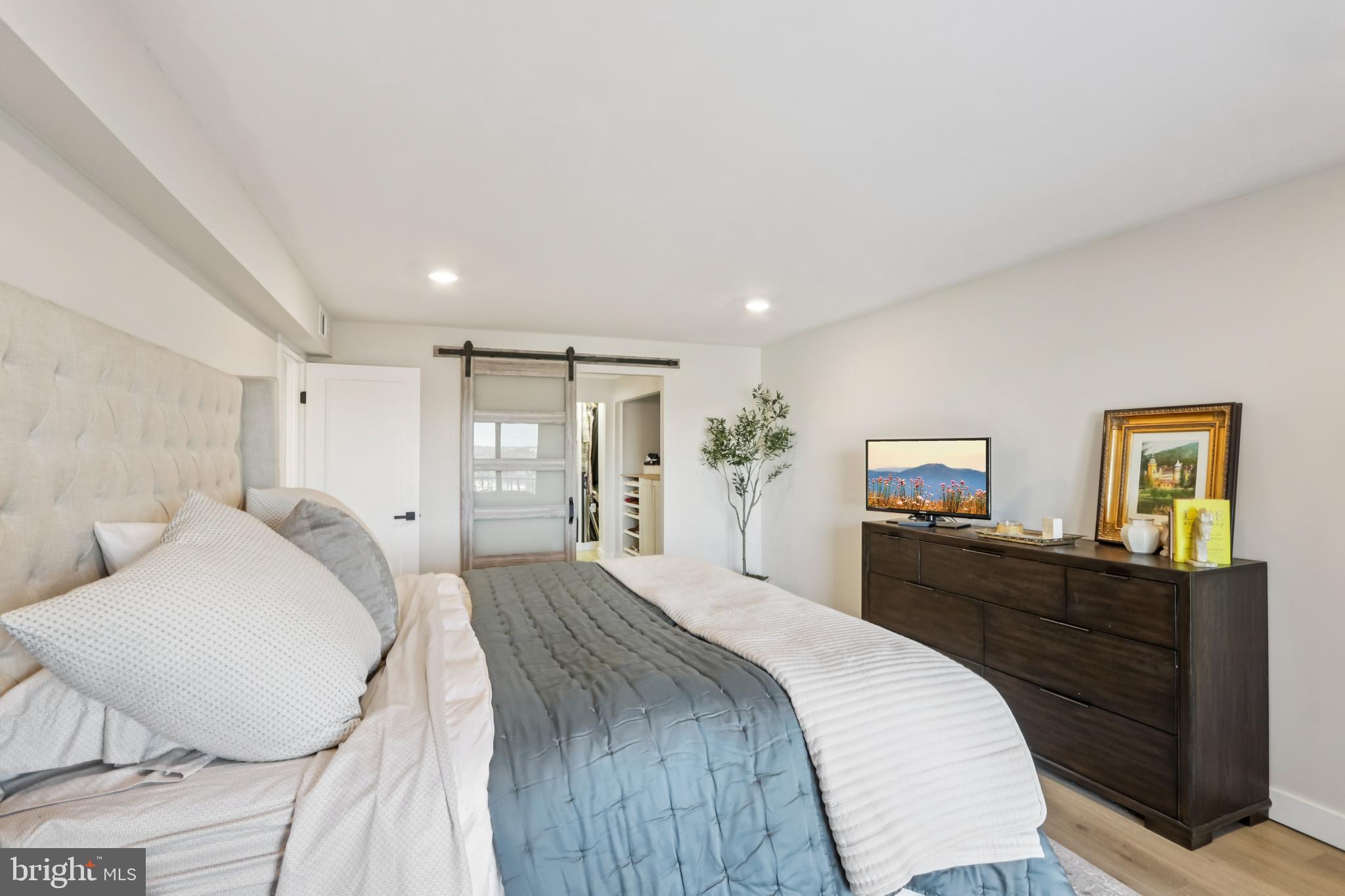 VALLEY FORGE TOWER - Residential