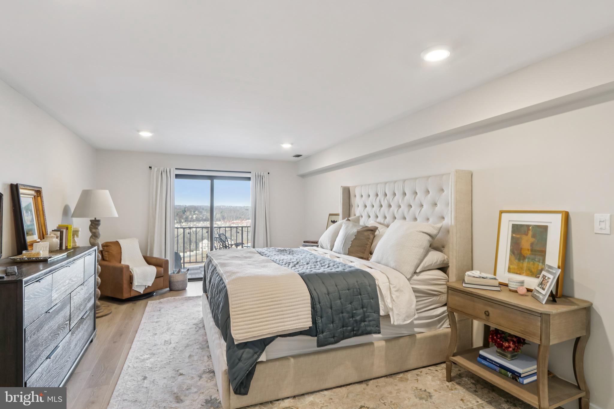 VALLEY FORGE TOWER - Residential