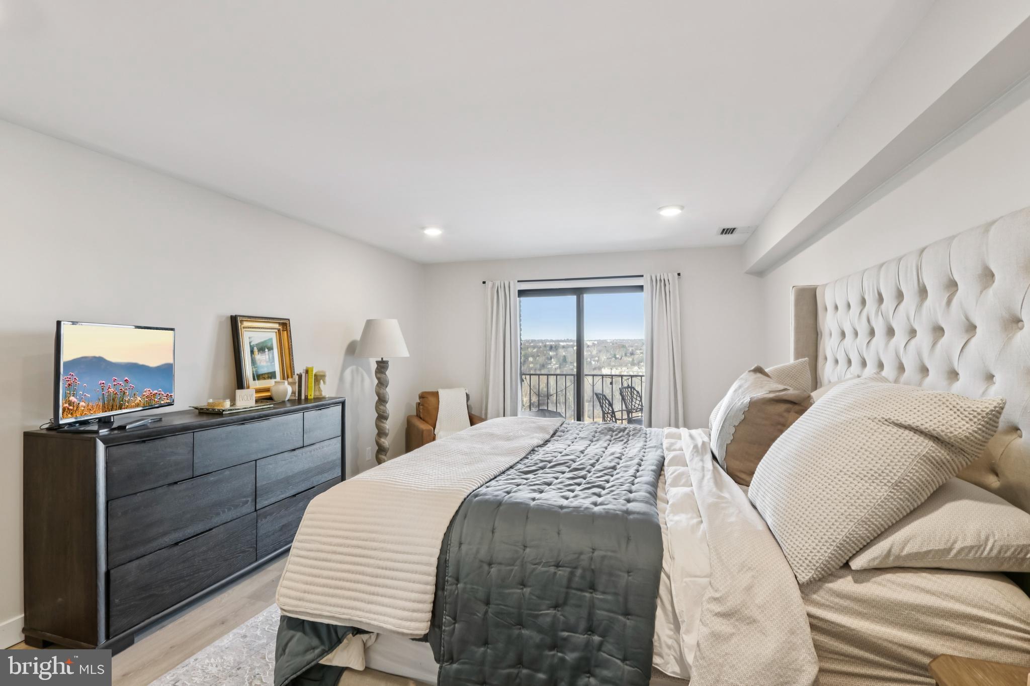 VALLEY FORGE TOWER - Residential