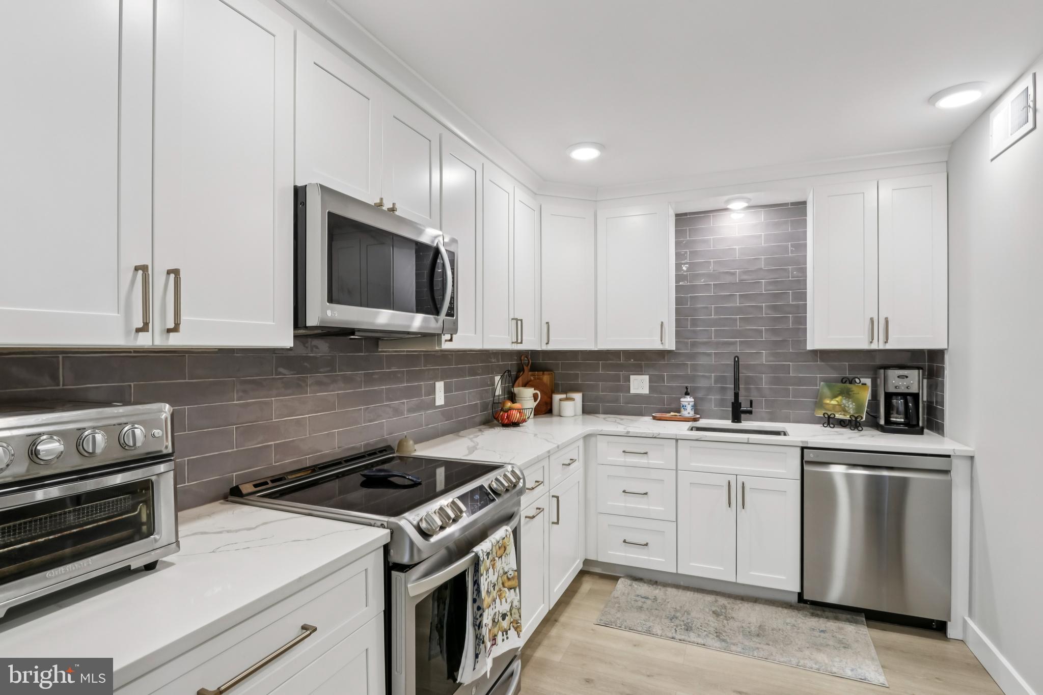 VALLEY FORGE TOWER - Residential