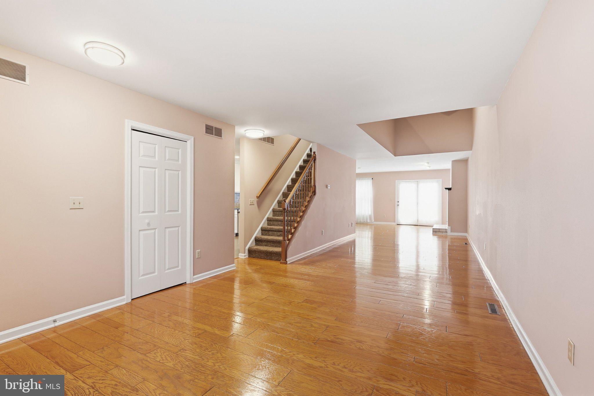 6 HEMSTED COURT