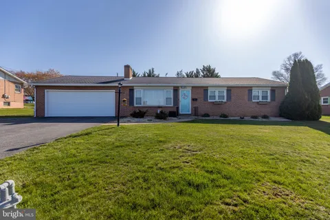 124 Hillside Drive, Fayetteville, PA MLS: PAFL2026616