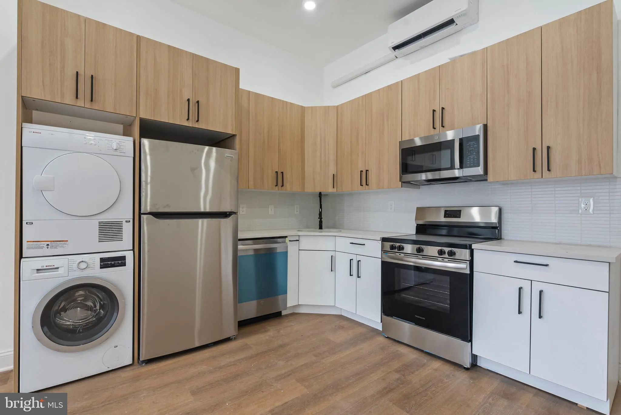 Philadelphia, Pennsylvania 19145, United States, 3 Bedrooms Bedrooms, ,2 BathroomsBathrooms,Residential,Active,143369