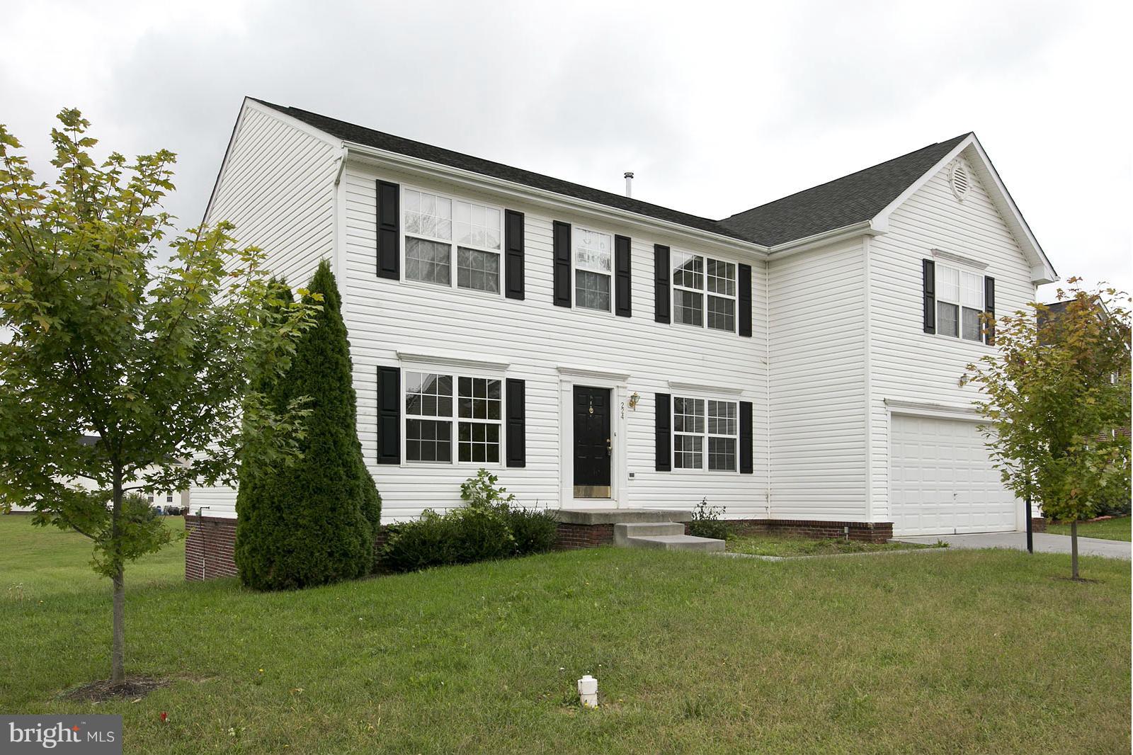 Lots of room for everybody, wonderful location, minutes to shopping, hospital and MARC train (commute to DC).over 3,000 sq ft of beautiful living space, open & bright. Kitchen opens up to a spacious family room w/fireplace, gorgeous master bedroom and bath & 3 more large bedrooms w/walk-in closets, huge loft & walk out basement w/ daylight. Come see this gorgeous house before int rates go up.